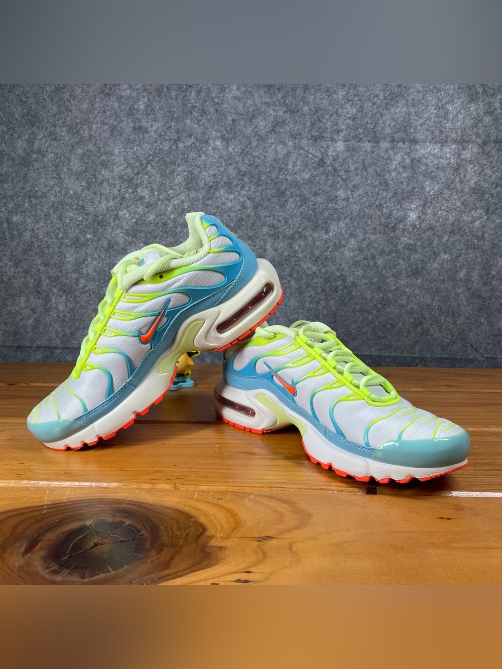 Nike Air Max Plus TN GS Size 6Y / Womens 7.5 White Blue Volt Orange CJ9930-400 - Picture 9 of 16